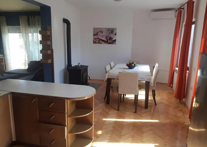 Marija 아파트 풀라